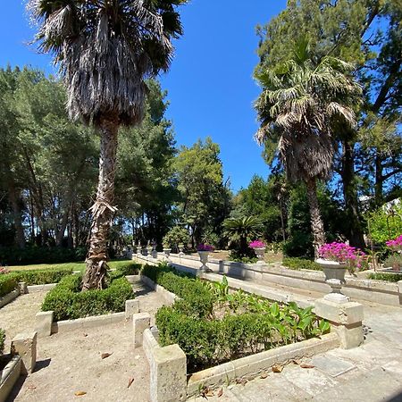 Palazzo De Carlo E Il Parco Dei 7 Pozzi Panzió Lecce Kültér fotó