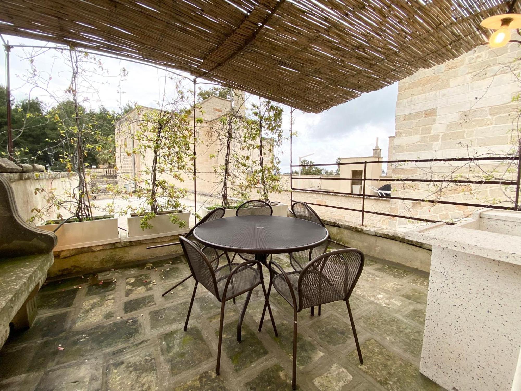 Palazzo De Carlo E Il Parco Dei 7 Pozzi Panzió Lecce Kültér fotó