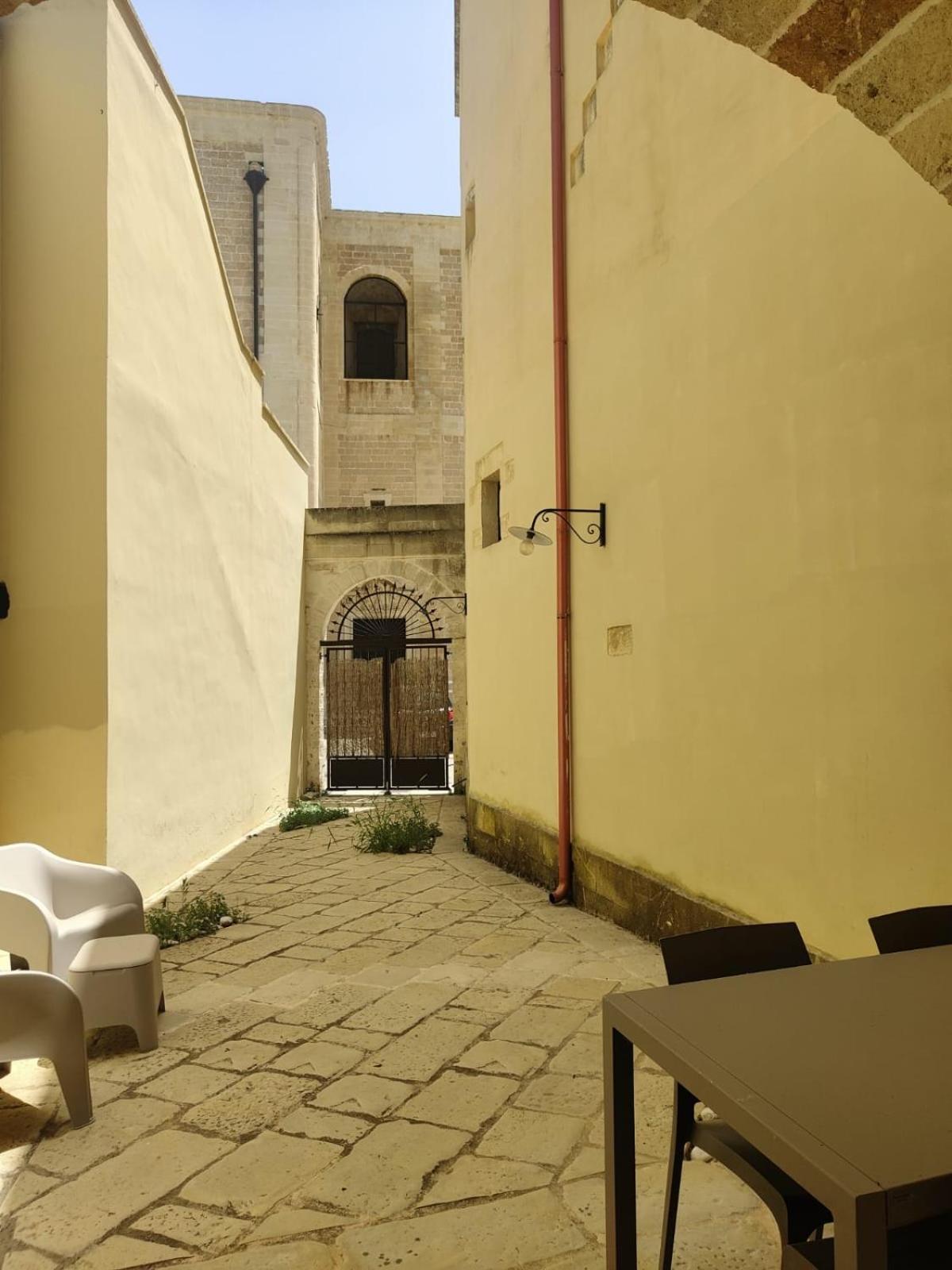 Palazzo De Carlo E Il Parco Dei 7 Pozzi Panzió Lecce Kültér fotó