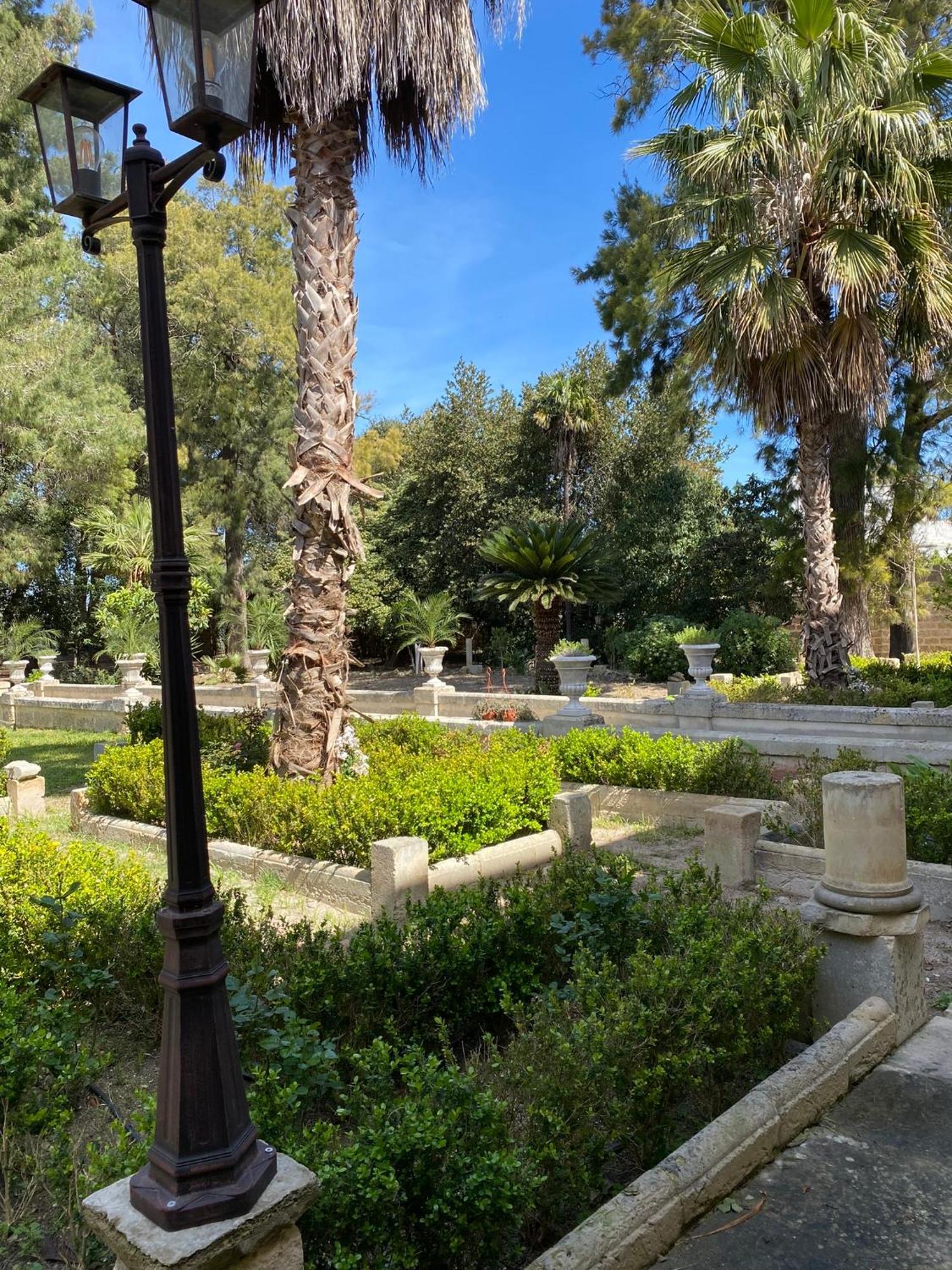 Palazzo De Carlo E Il Parco Dei 7 Pozzi Panzió Lecce Kültér fotó