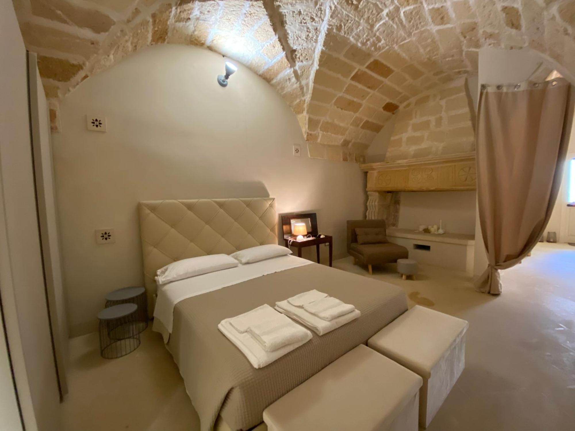 Palazzo De Carlo E Il Parco Dei 7 Pozzi Panzió Lecce Kültér fotó